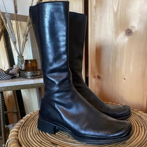 Prada boots - Picture 1 of 7
